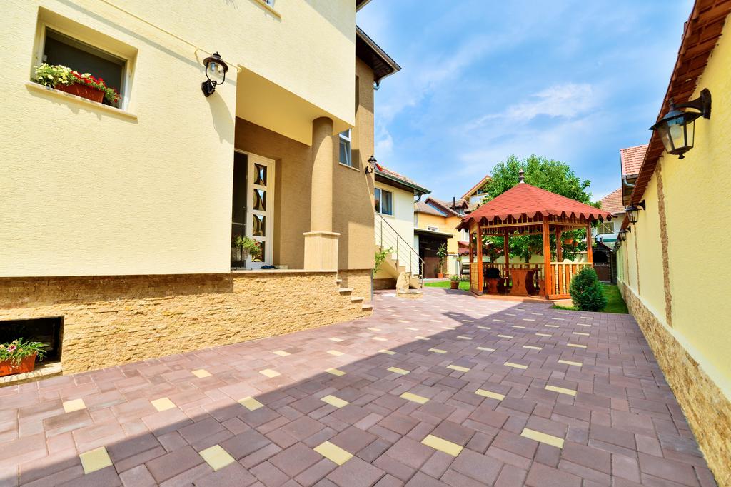 Casa Vio Hotel Hateg Exterior photo