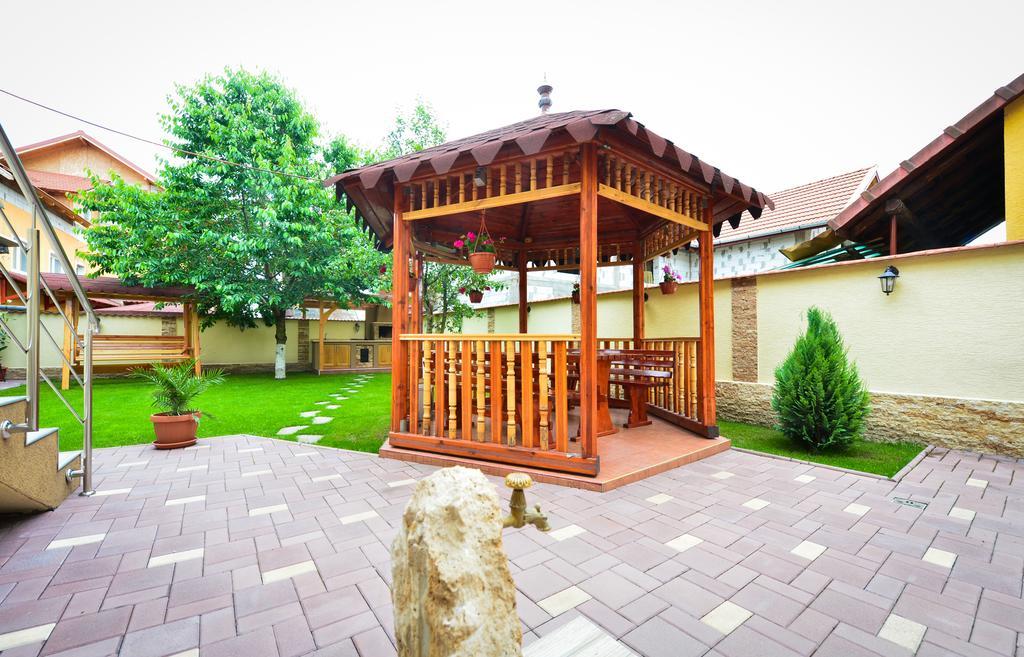 Casa Vio Hotel Hateg Exterior photo