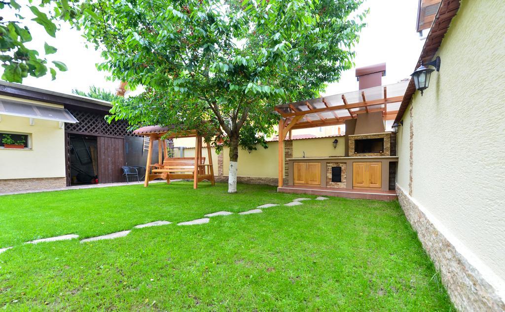 Casa Vio Hotel Hateg Exterior photo