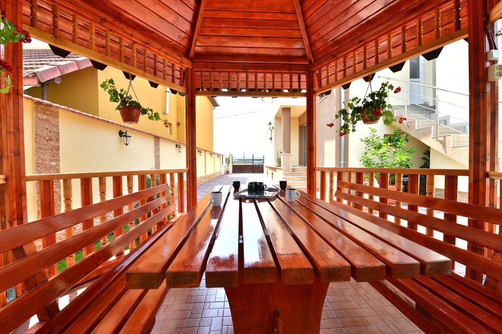 Casa Vio Hotel Hateg Exterior photo